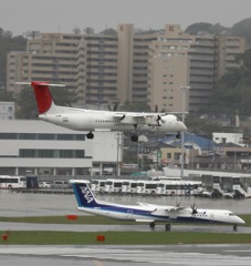 DHC8-Q400 Red&blue