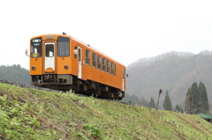 【秋田内陸線】雨に煙る新緑の内陸線