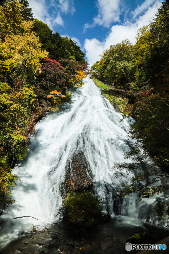雄大な湯滝