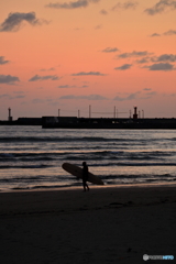 浜辺の夕暮れ