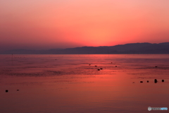 夜明けの湖