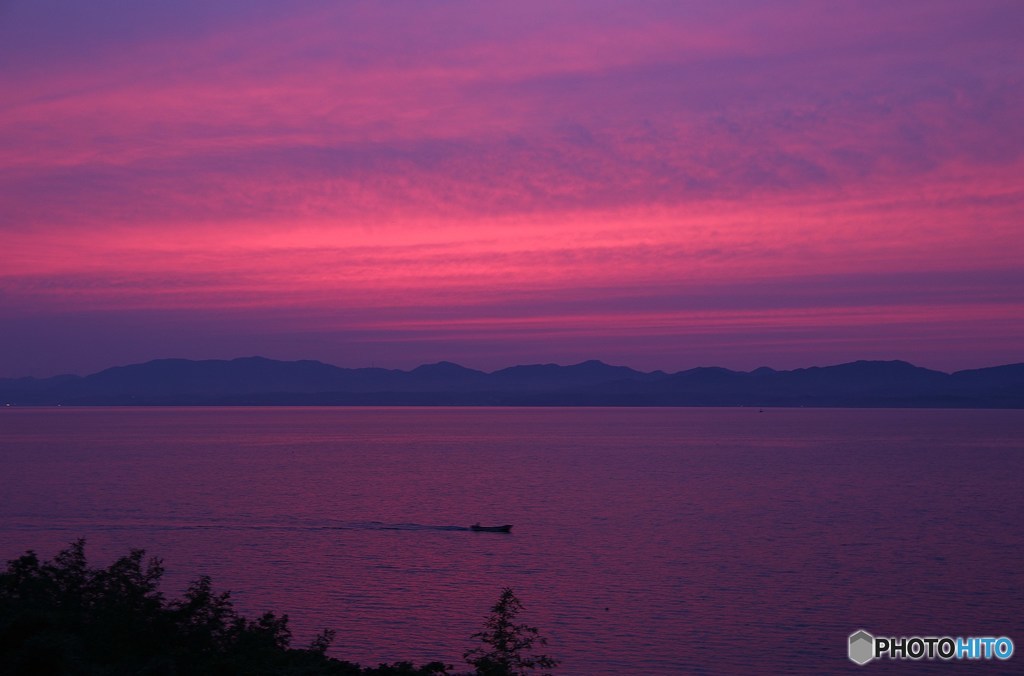 湖畔の夕焼け