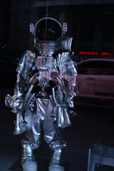 頼りない宇宙服（内股）