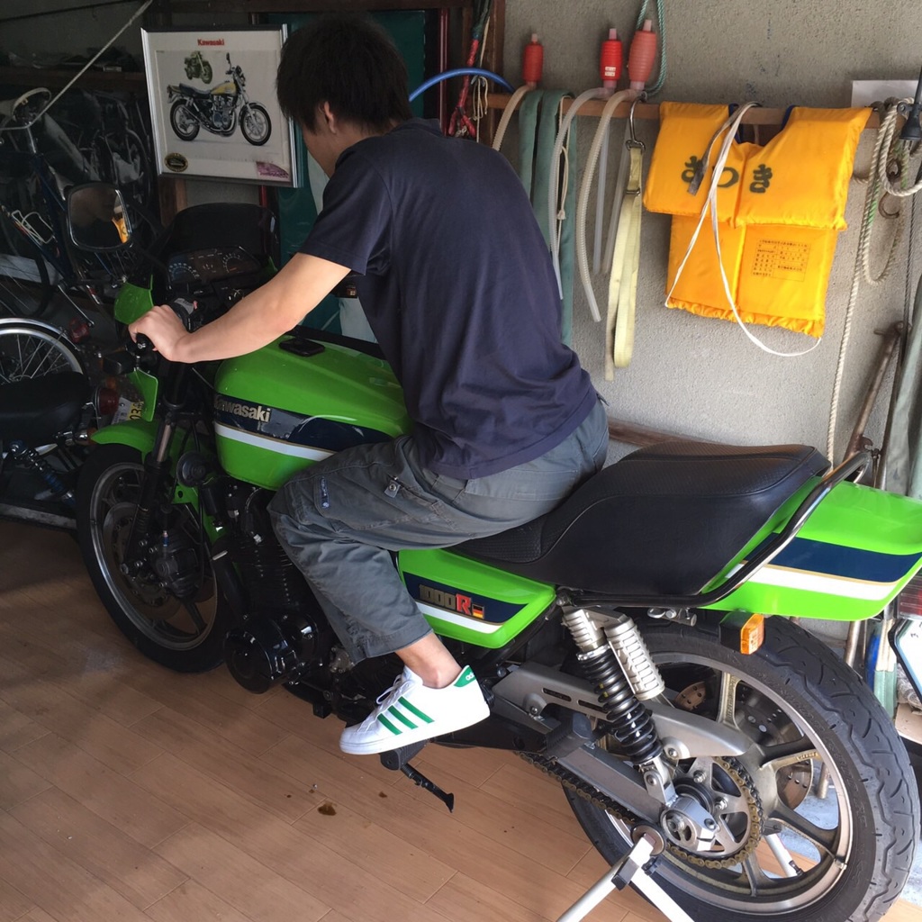 親戚のガレージにて