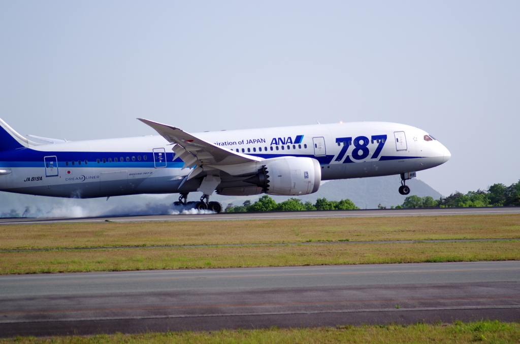 ７８７．。