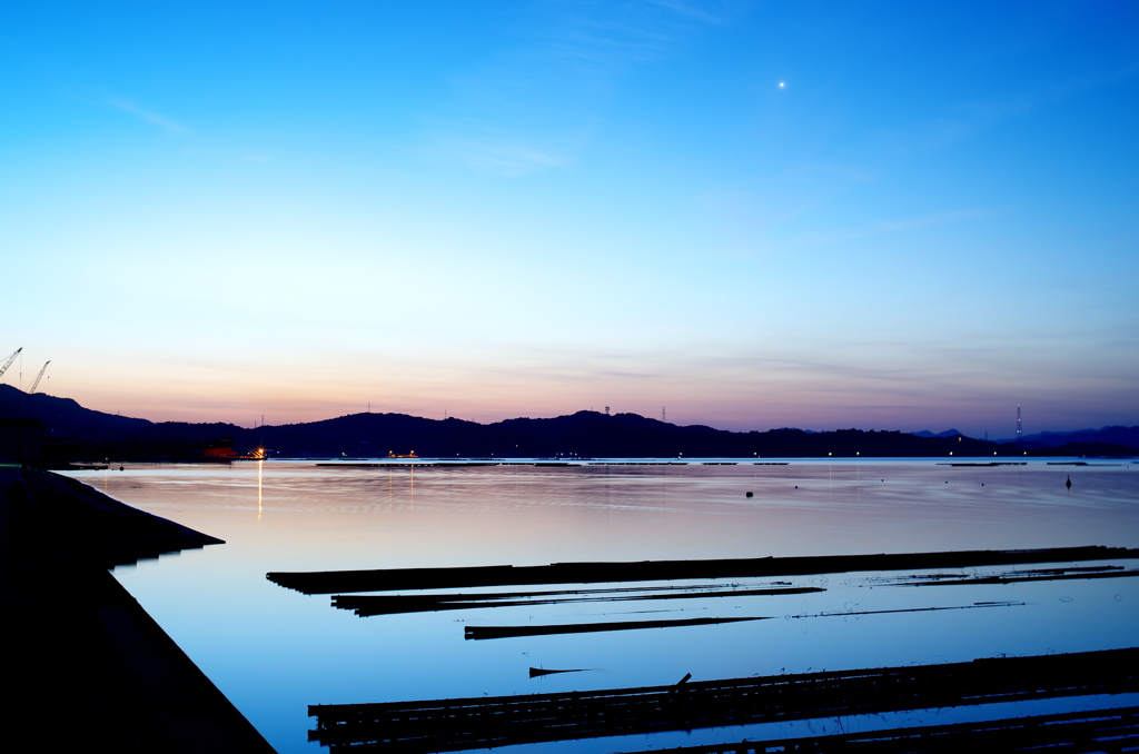 初夏の夜明け。