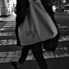 横切るウーマン。