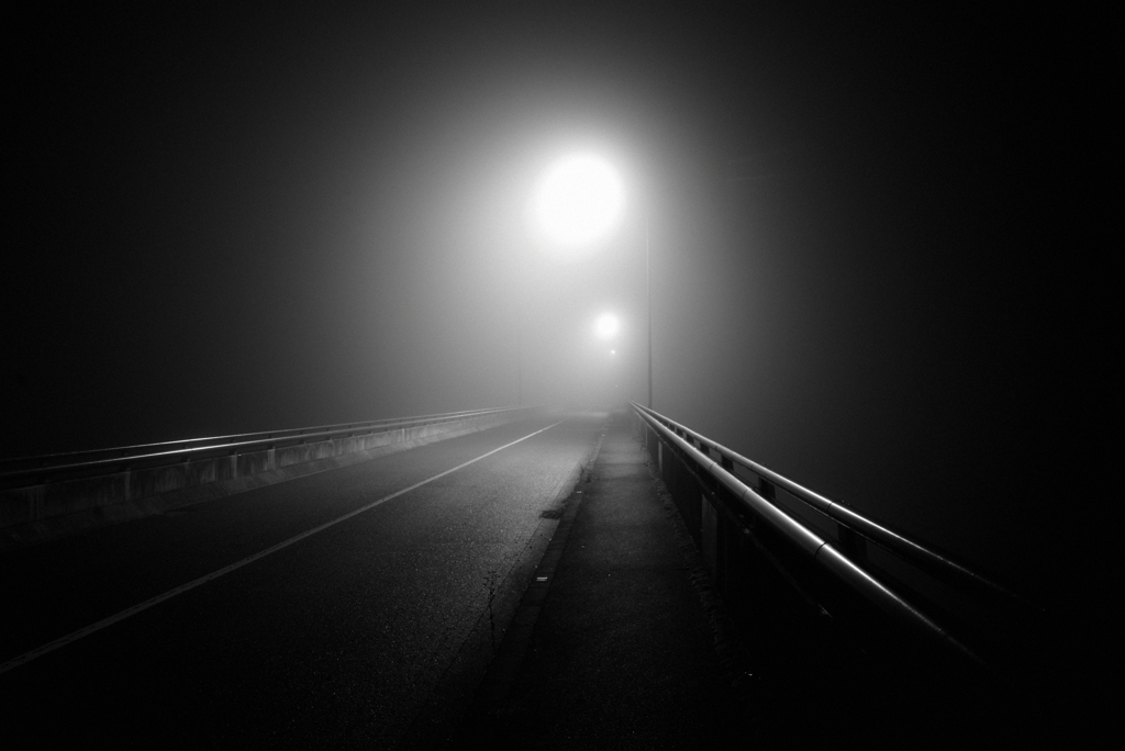 霧に消える橋