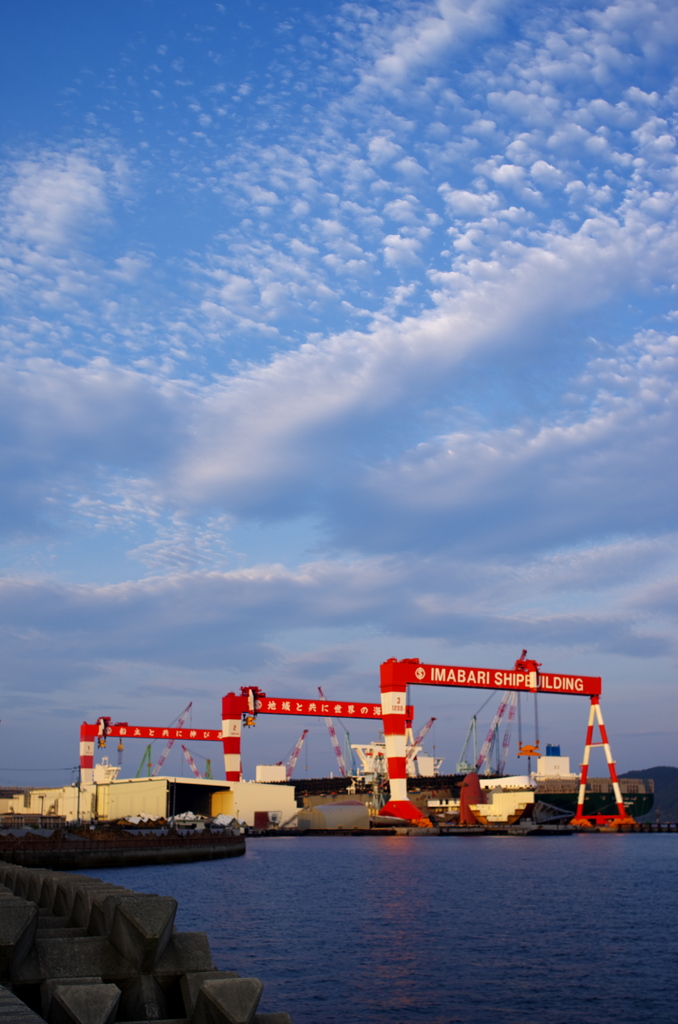 造修ドックの青い空。。