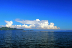 夏雲と海