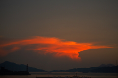 海老のような赤い雲