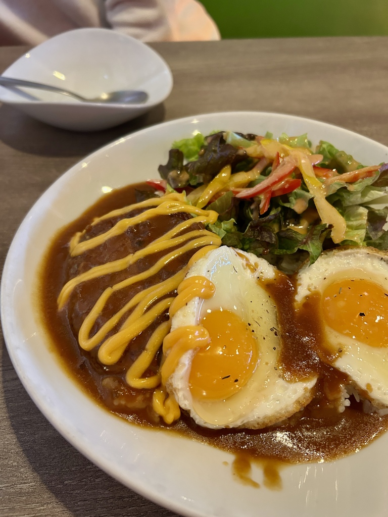 お好み焼き屋のロコモコ