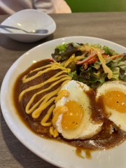 お好み焼き屋のロコモコ
