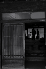 語り合う