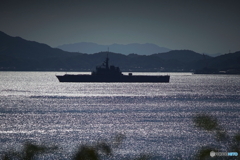 呉湾沖合に停泊中の輸送艦