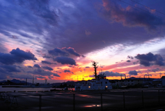 湾岸エリアの夕暮れ