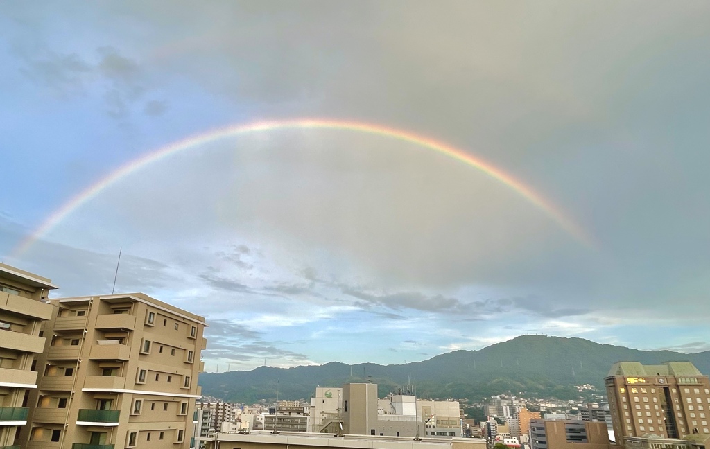 ベランダに出てみると虹が…