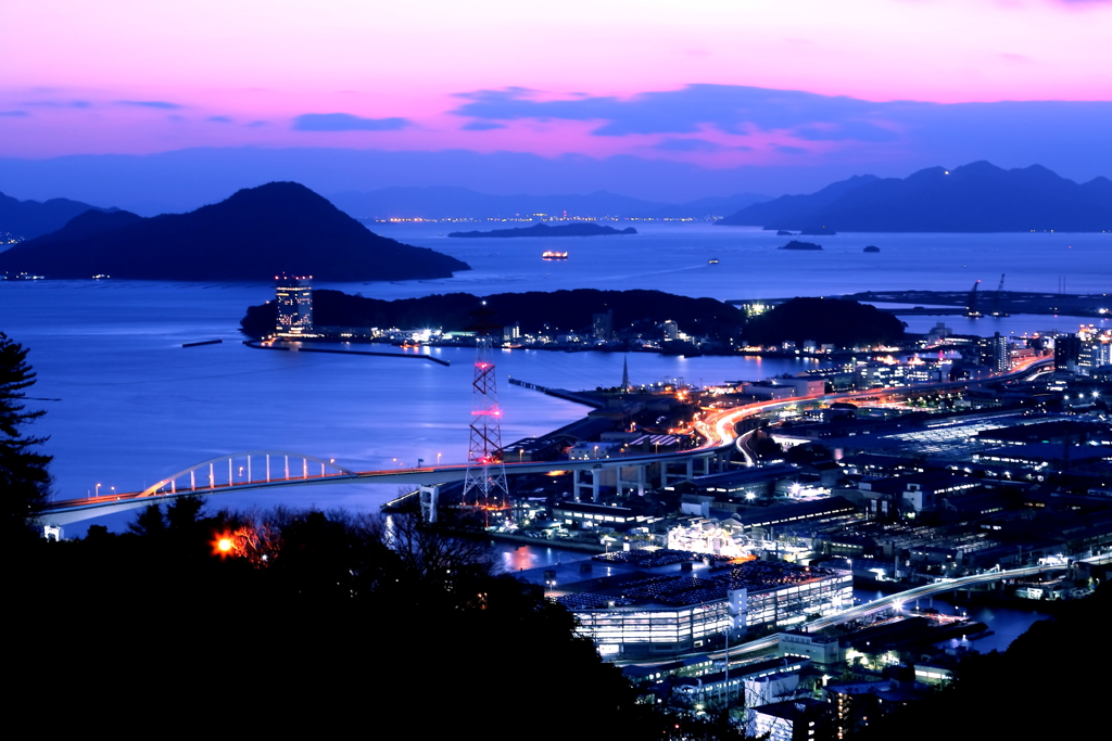 夕暮れの広島湾