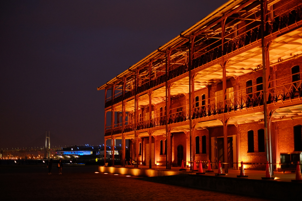 赤レンガ倉庫と横浜ベイブリッジ