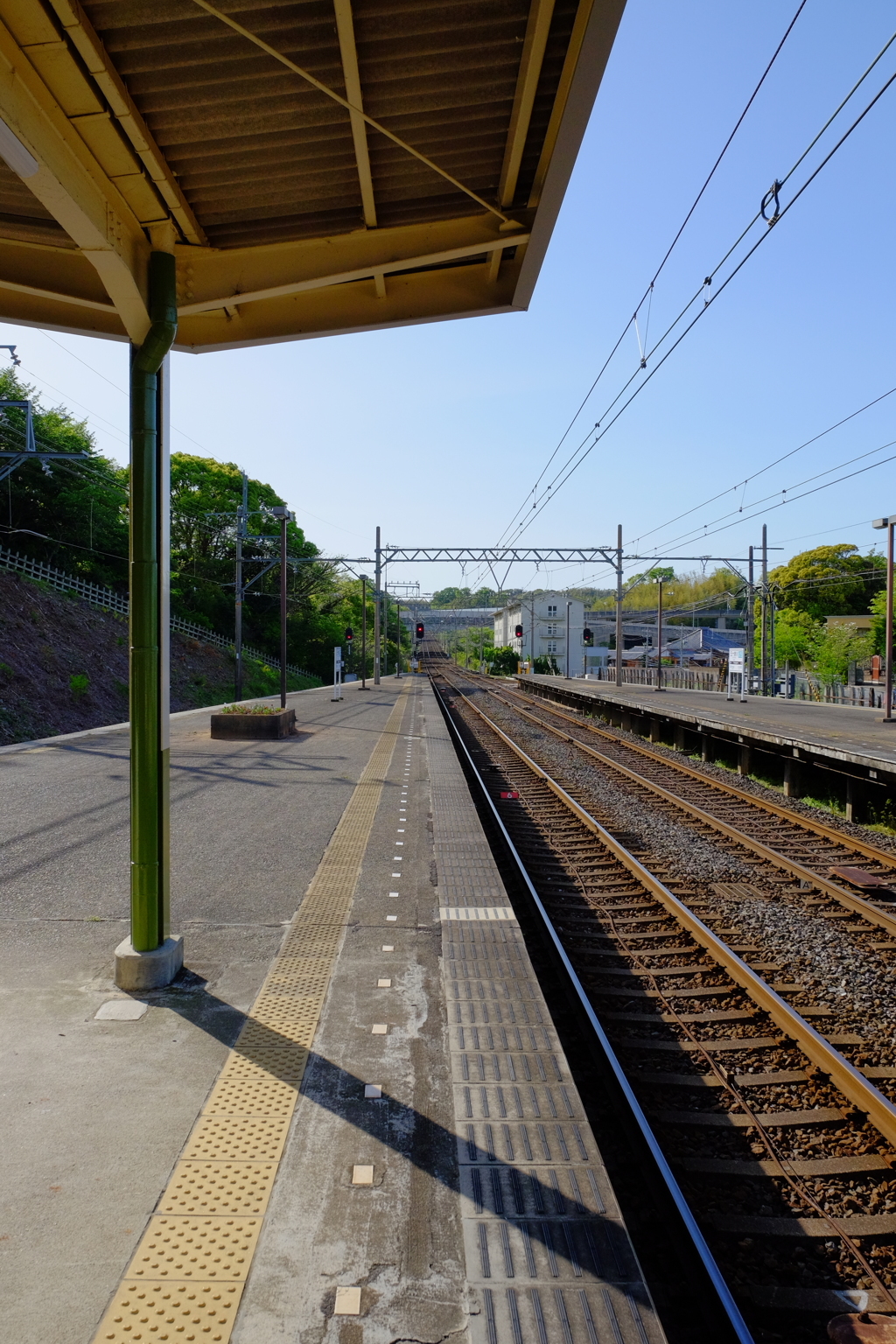 真っ直ぐ伸びる線路