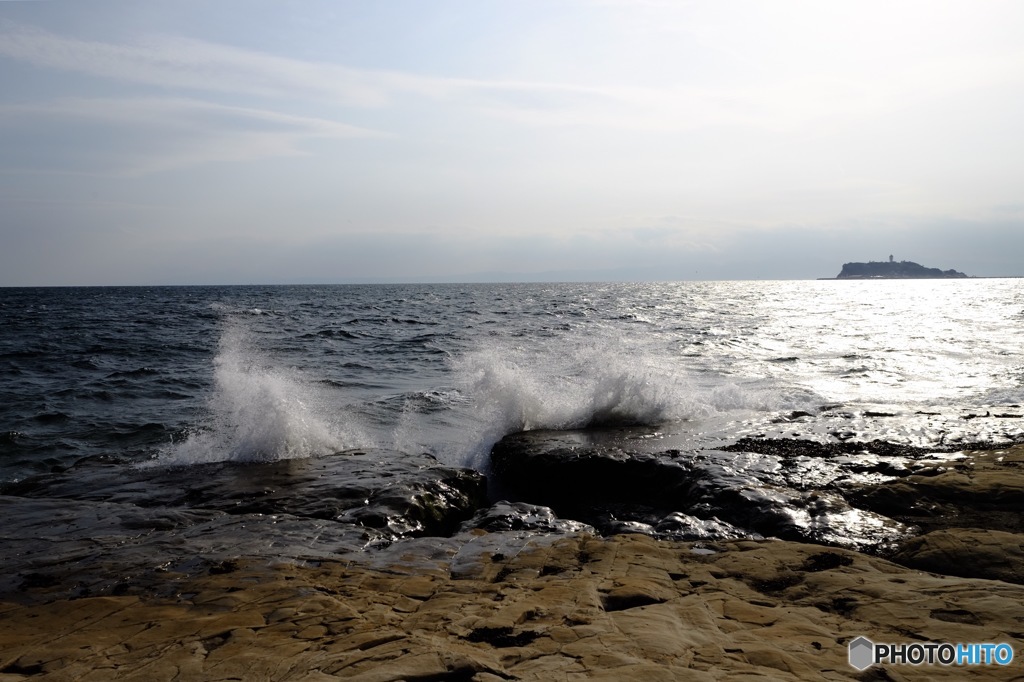 荒波の稲村ヶ崎
