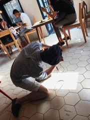 隣の写真家。