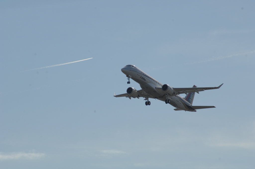 初飛行 MRJ