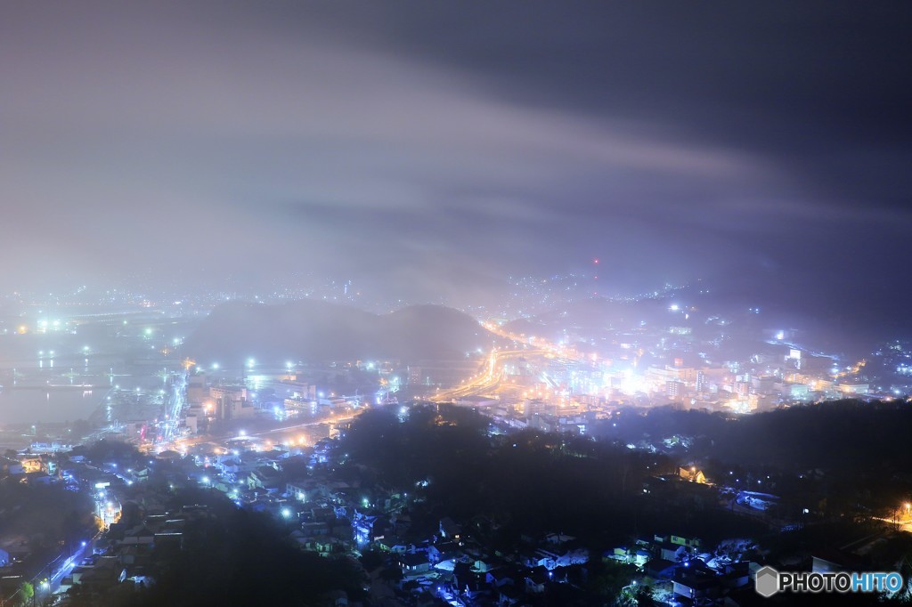 霧に包まれた室蘭の夜