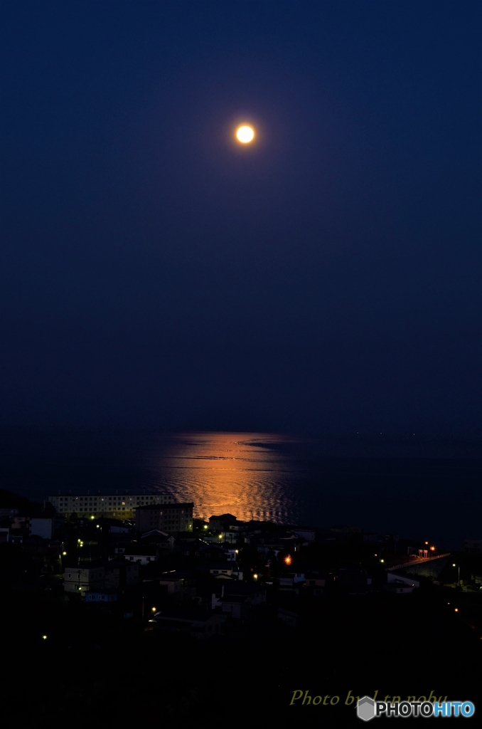 室蘭絵鞆岬の月