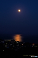 室蘭絵鞆岬の月