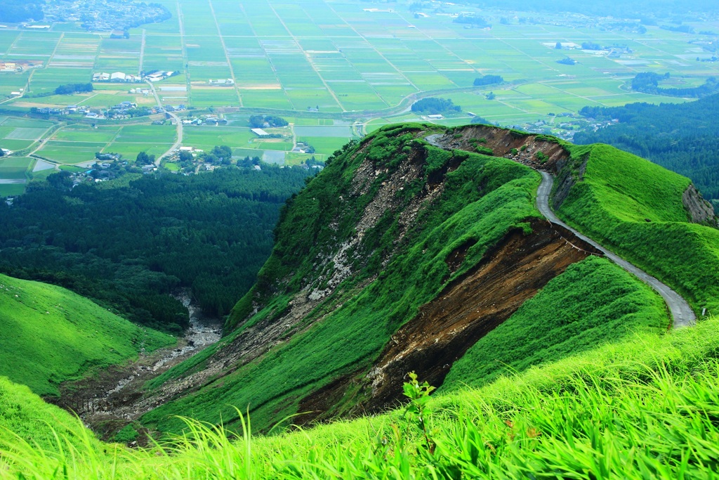 あれから１年　有名だった天空の路