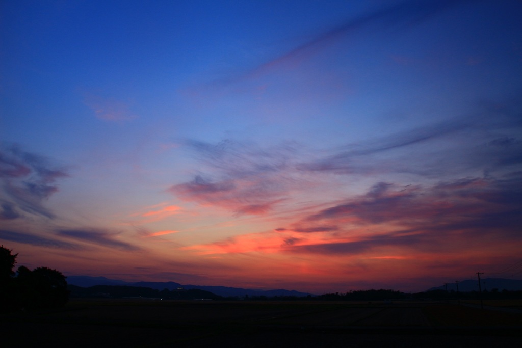 青い空　赤い空