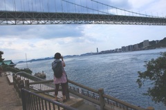関門海峡とカメラ女子
