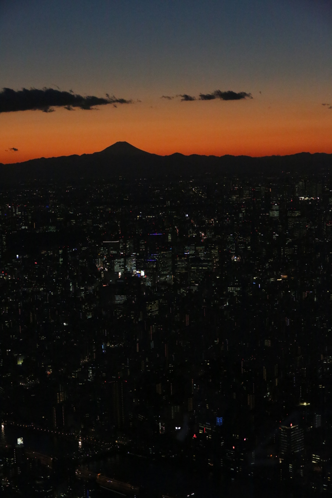 「遠き山に日は落ちて」