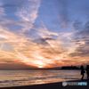 江の島と夕日をバックに記念撮影