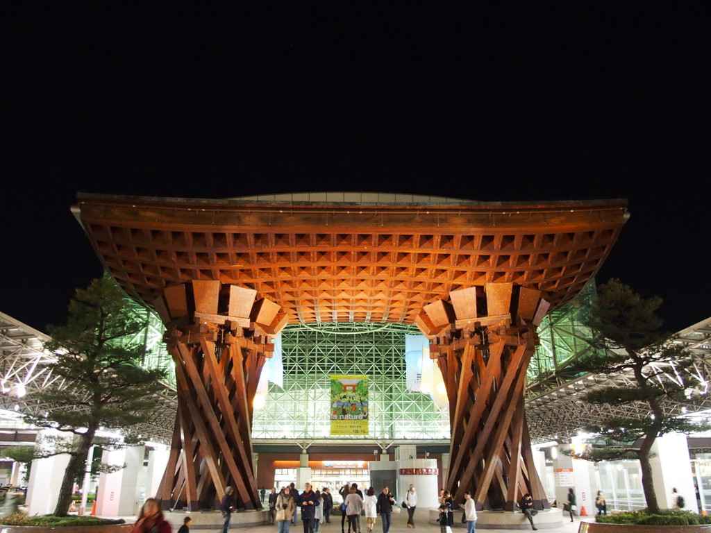 夜の金沢駅