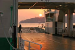 フェリー越しの夕陽