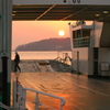 フェリー越しの夕陽