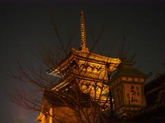 法観寺ライトアップ