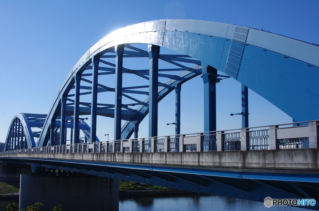 冬晴れと橋