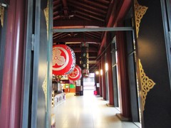 寺の内側