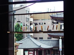寺と風鈴