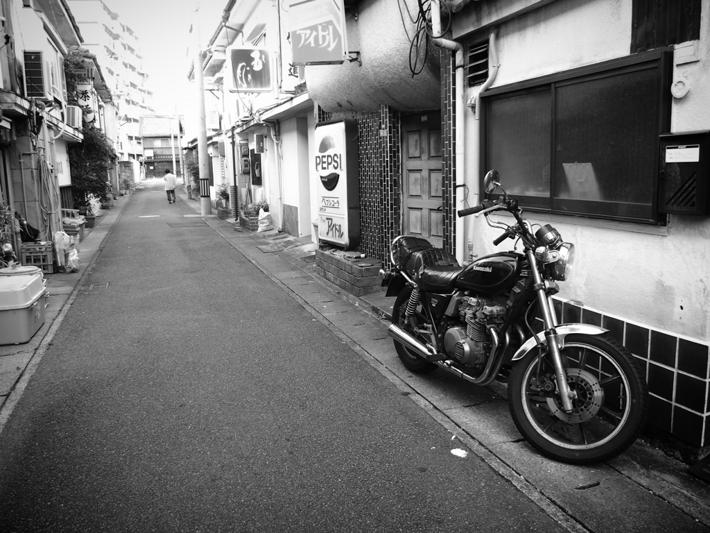 裏路地とイカしたbike