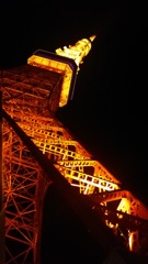 東京タワーの真下で