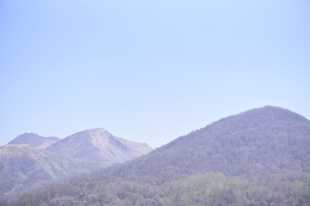 山と空。