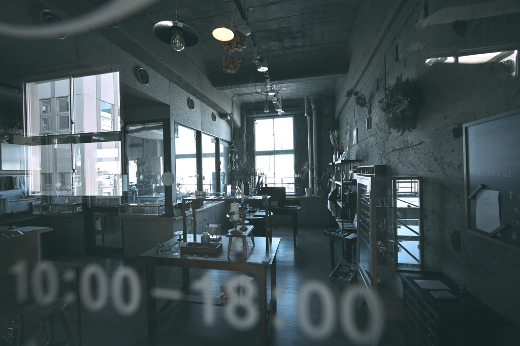 10:00-18:00