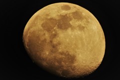 19時35分の月