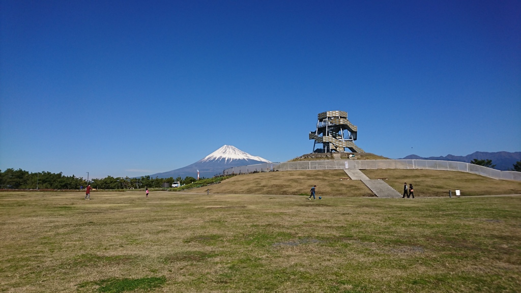 富士山と謎の建物。