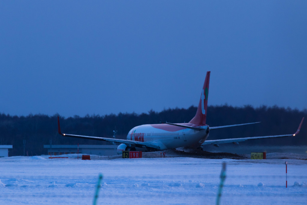 Runway 19R line up and wait .