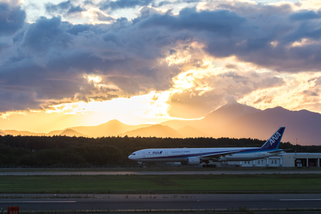 夕焼け空をバックに...